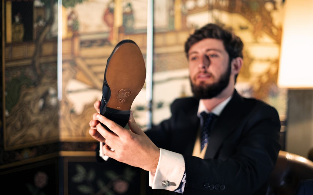 ¿Qué zapatos debo usar para traje negro?